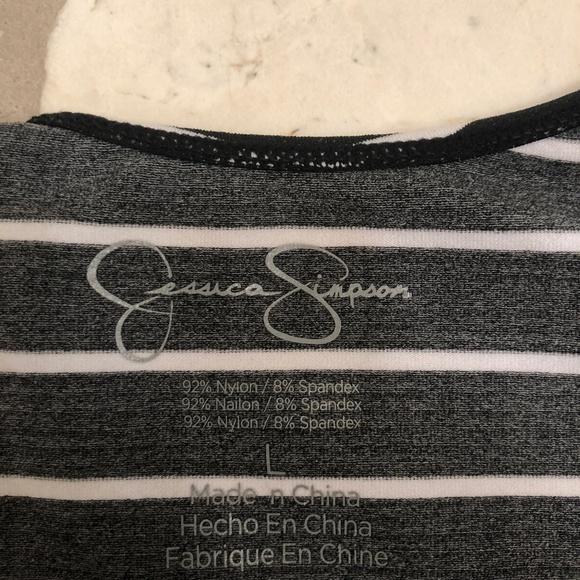 Black and white crop top off the shoulder - Picture 2 of 3